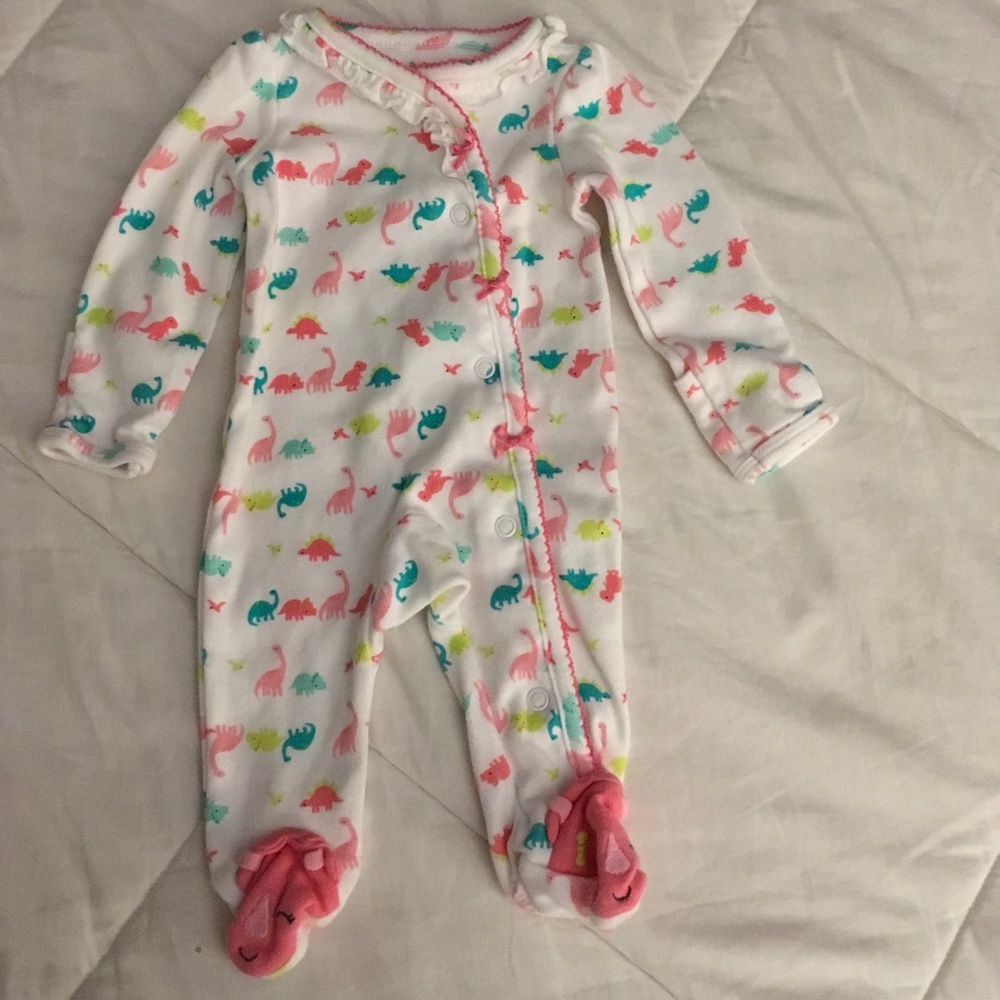 Newborn clothing-lot of 11 pieces